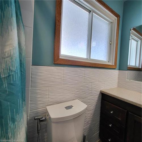 11 Duncairn Avenue, Kitchener, ON - Indoor Photo Showing Bathroom