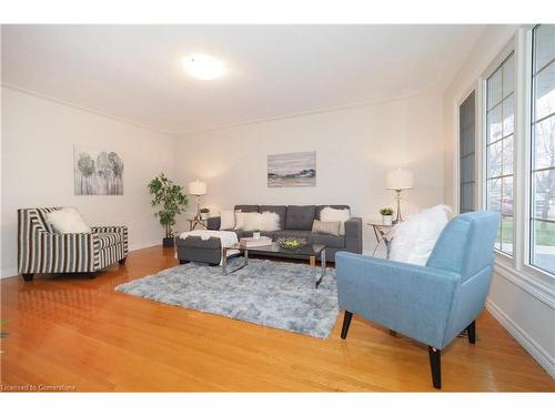 1388 Concession Road, Cambridge, ON - Indoor Photo Showing Living Room