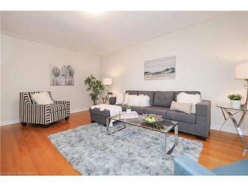 1388 Concession Road, Cambridge, ON - Indoor Photo Showing Living Room