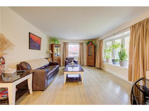 138 Coleman Street, Innerkip, ON - Indoor Photo Showing Living Room