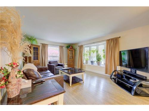 138 Coleman Street, Innerkip, ON - Indoor Photo Showing Living Room