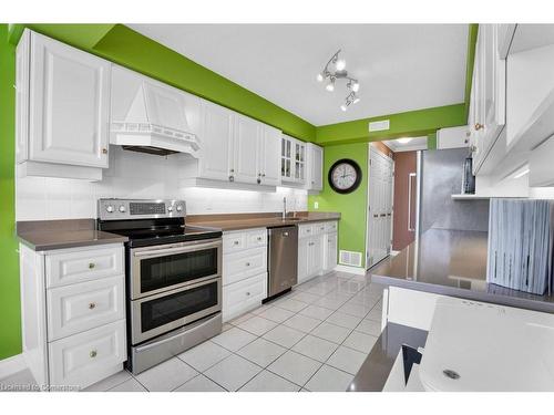 402-2 Lancaster Street E, Kitchener, ON - Indoor Photo Showing Kitchen