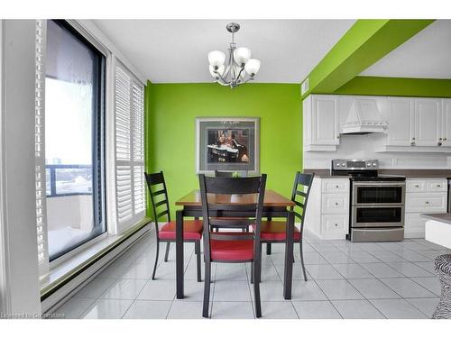 402-2 Lancaster Street E, Kitchener, ON - Indoor Photo Showing Dining Room