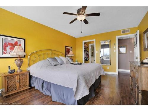 402-2 Lancaster Street E, Kitchener, ON - Indoor Photo Showing Bedroom