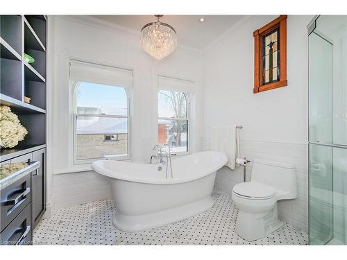 59 Menno Street, Waterloo, ON - Indoor Photo Showing Bathroom