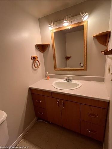 234 Newbury Drive, Kitchener, ON - Indoor Photo Showing Bathroom