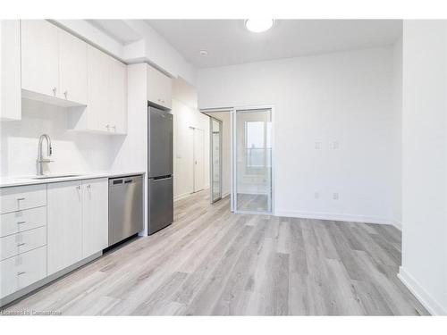 206-5 Wellington Street S, Kitchener, ON - Indoor Photo Showing Kitchen