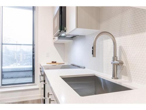 206-5 Wellington Street S, Kitchener, ON - Indoor Photo Showing Kitchen