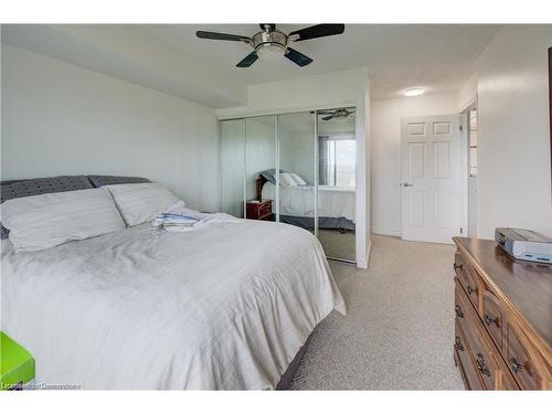 910-237 King Street W, Cambridge, ON - Indoor Photo Showing Bedroom