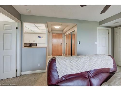 910-237 King Street W, Cambridge, ON - Indoor Photo Showing Bedroom