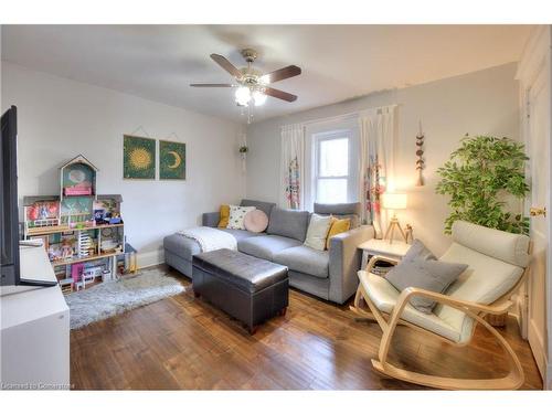 134 Brubacher Street, Kitchener, ON - Indoor Photo Showing Living Room