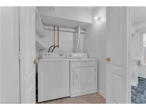 176-435 Hensall Circle, Mississauga, ON - Indoor Photo Showing Laundry Room