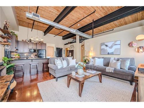 221-26 Ontario Street, Guelph, ON - Indoor Photo Showing Living Room