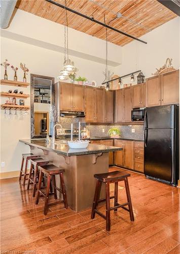 221-26 Ontario Street, Guelph, ON - Indoor Photo Showing Kitchen