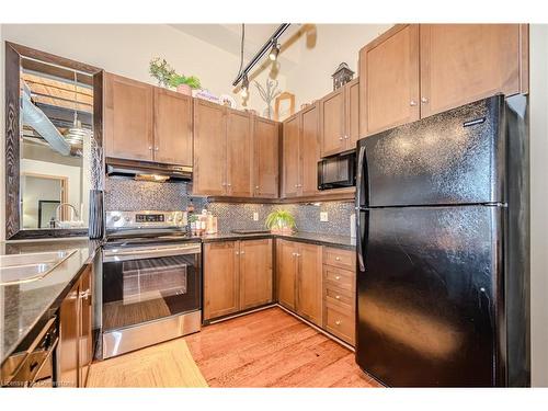 221-26 Ontario Street, Guelph, ON - Indoor Photo Showing Kitchen