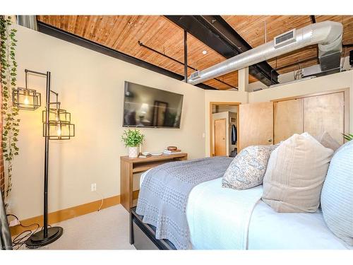 221-26 Ontario Street, Guelph, ON - Indoor Photo Showing Bedroom