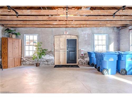 221-26 Ontario Street, Guelph, ON - Indoor Photo Showing Garage