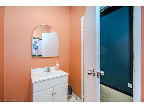 221-26 Ontario Street, Guelph, ON - Indoor Photo Showing Bathroom