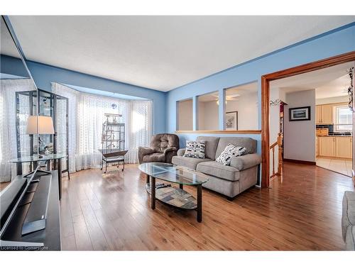 120 Albion Court, Kitchener, ON - Indoor Photo Showing Living Room