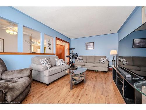 120 Albion Court, Kitchener, ON - Indoor Photo Showing Living Room