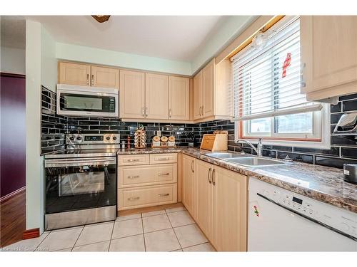 120 Albion Court, Kitchener, ON - Indoor Photo Showing Kitchen With Double Sink