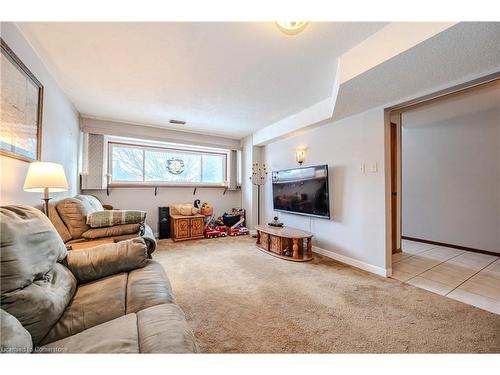 120 Albion Court, Kitchener, ON - Indoor Photo Showing Living Room