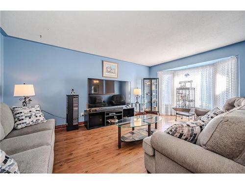 120 Albion Court, Kitchener, ON - Indoor Photo Showing Living Room