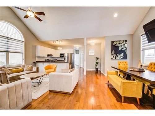 660 Zermatt Drive, Waterloo, ON - Indoor Photo Showing Living Room