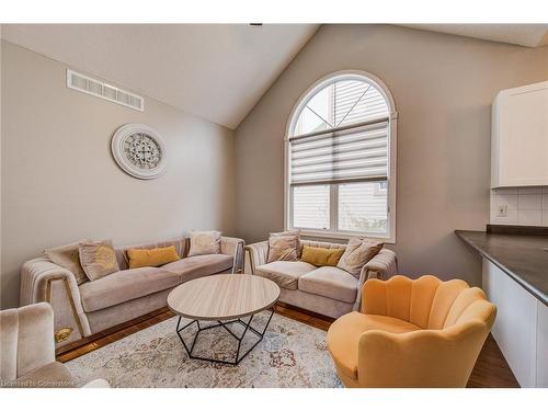 660 Zermatt Drive, Waterloo, ON - Indoor Photo Showing Living Room