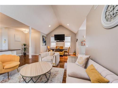 660 Zermatt Drive, Waterloo, ON - Indoor Photo Showing Living Room