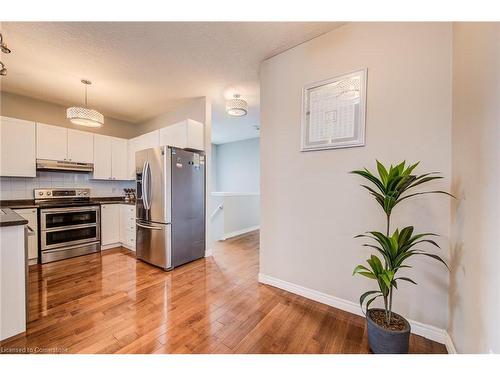 660 Zermatt Drive, Waterloo, ON - Indoor Photo Showing Kitchen With Stainless Steel Kitchen