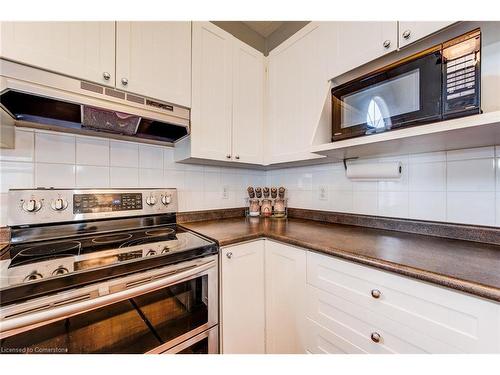 660 Zermatt Drive, Waterloo, ON - Indoor Photo Showing Kitchen