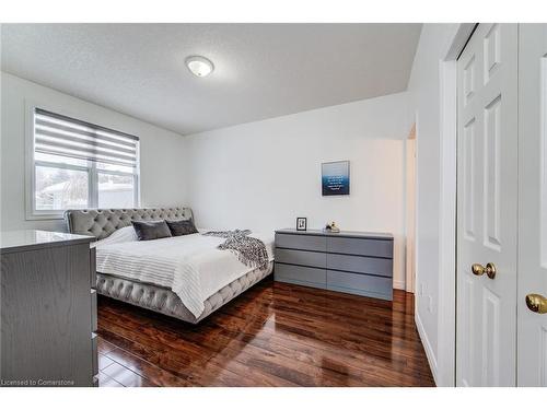 660 Zermatt Drive, Waterloo, ON - Indoor Photo Showing Bedroom