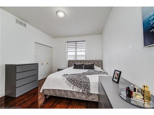 660 Zermatt Drive, Waterloo, ON - Indoor Photo Showing Bedroom