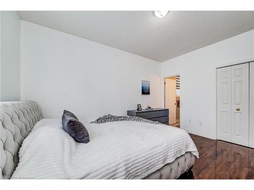 660 Zermatt Drive, Waterloo, ON - Indoor Photo Showing Bedroom