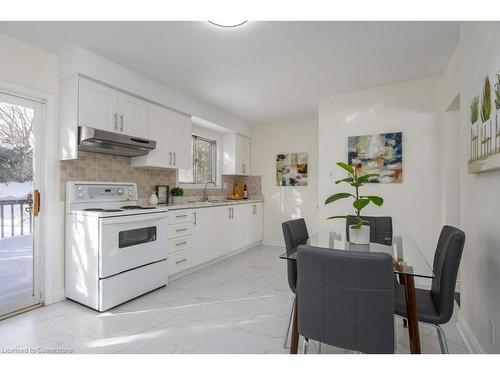 143B Weber Street N, Waterloo, ON - Indoor Photo Showing Kitchen