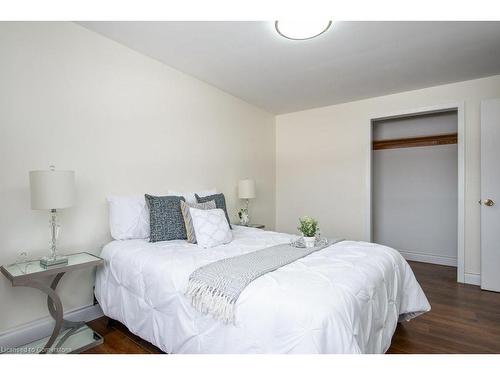 143B Weber Street N, Waterloo, ON - Indoor Photo Showing Bedroom