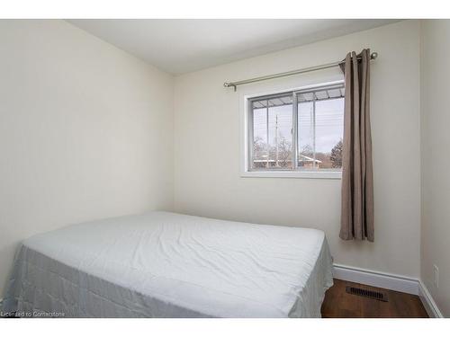 143B Weber Street N, Waterloo, ON - Indoor Photo Showing Bedroom