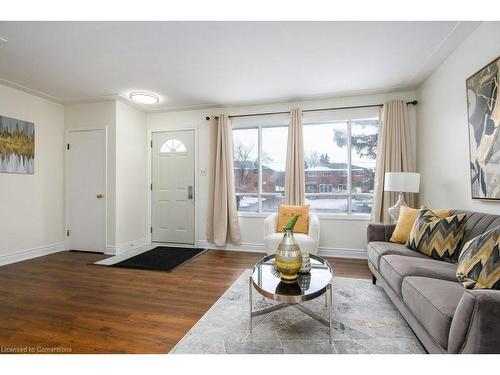 143B Weber Street N, Waterloo, ON - Indoor Photo Showing Living Room