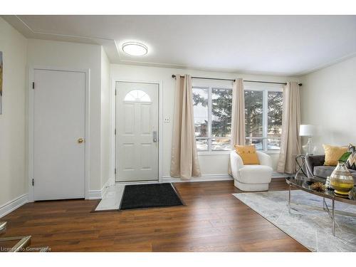 143B Weber Street N, Waterloo, ON - Indoor Photo Showing Living Room