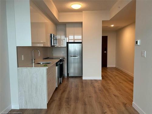 3211-60 Frederick St Street, Kitchener, ON - Indoor Photo Showing Kitchen