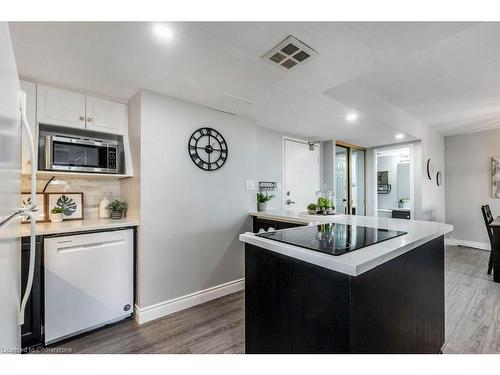 608-260 Sheldon Avenue N, Kitchener, ON - Indoor Photo Showing Kitchen