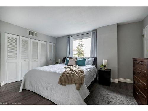 608-260 Sheldon Avenue N, Kitchener, ON - Indoor Photo Showing Bedroom