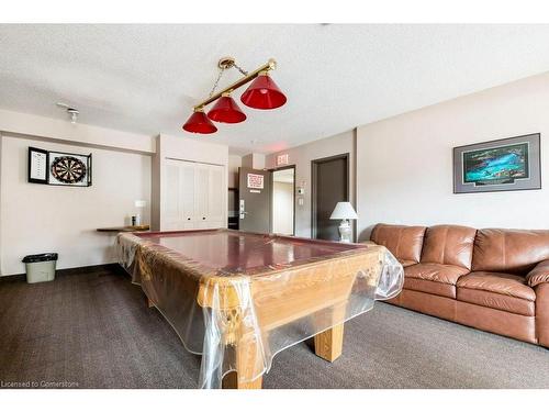 608-260 Sheldon Avenue N, Kitchener, ON - Indoor Photo Showing Living Room