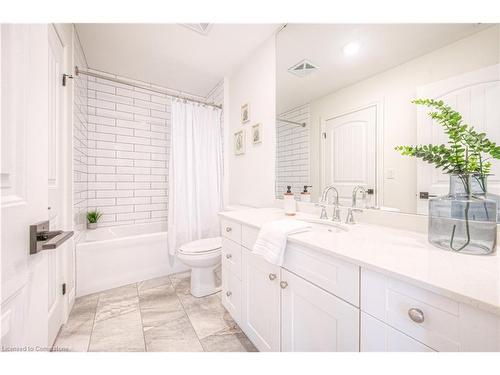 B301-112 Union Street E, Waterloo, ON - Indoor Photo Showing Bathroom