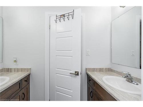 920 River Ridge Court, Kitchener, ON - Indoor Photo Showing Bathroom