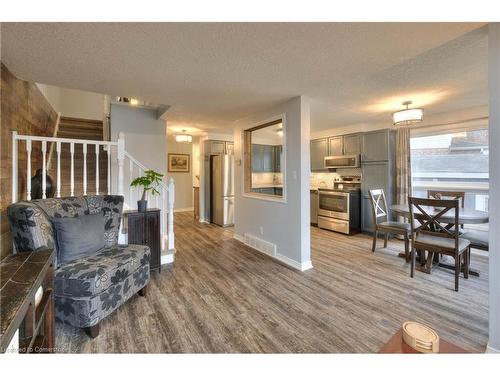 167 Pine Martin Crescent, Kitchener, ON - Indoor Photo Showing Living Room