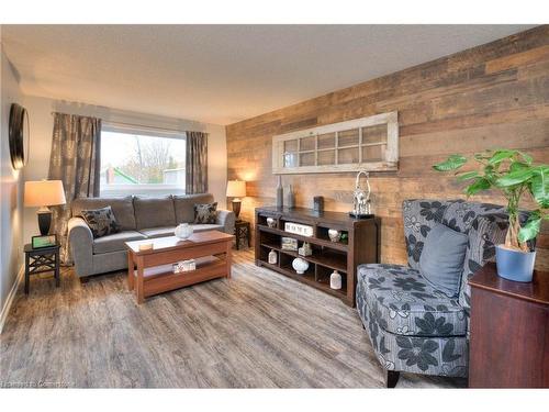 167 Pine Martin Crescent, Kitchener, ON - Indoor Photo Showing Living Room