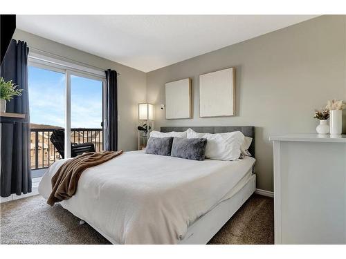 C-25 Sienna Street, Kitchener, ON - Indoor Photo Showing Bedroom