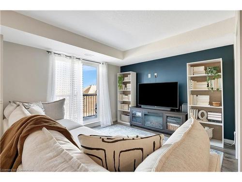 C-25 Sienna Street, Kitchener, ON - Indoor Photo Showing Living Room